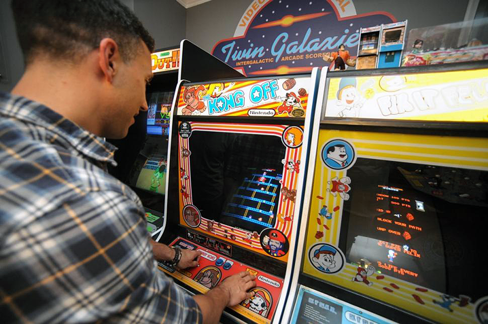 ny-man-converts-apartment-into-arcade-im